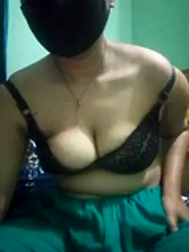 Snapshot of Maria_Mahi chatting on 18, 12, 2025 Maria Mahi online show from 18, 12, 2025