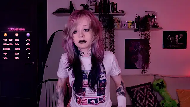 Snapshot of Lollyshy chatting on 9, 11, 2025 Lollyshy online show from 9, 11, 2025