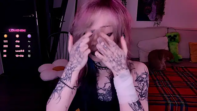 Snapshot of Lollyshy chatting on 10, 11, 2025 Lollyshy online show from 10, 11, 2025