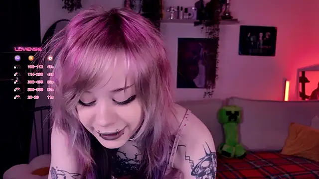 Snapshot of Lollyshy chatting on 11, 11, 2025 Lollyshy online show from 11, 11, 2025