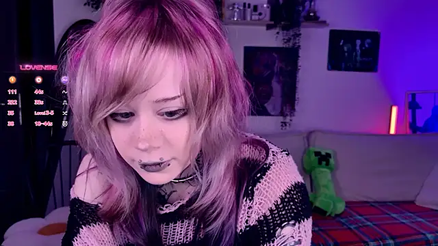 Snapshot of Lollyshy chatting on 14, 11, 2025 Lollyshy online show from 14, 11, 2025