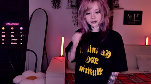 Snapshot of Lollyshy chatting on 18, 11, 2025 Lollyshy online show from 18, 11, 2025