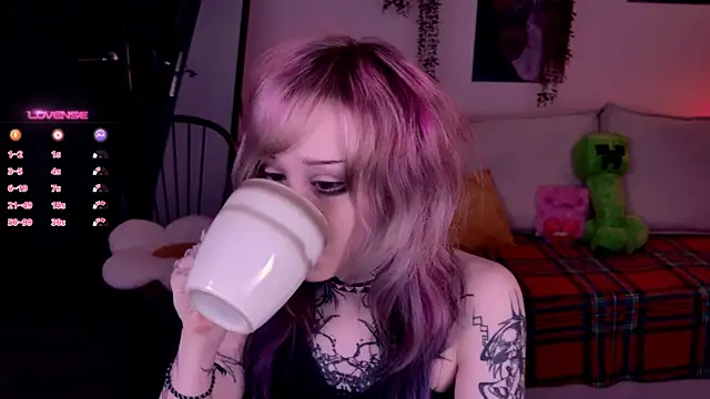 Snapshot of Lollyshy chatting on 25, 11, 2025 Lollyshy online show from 25, 11, 2025