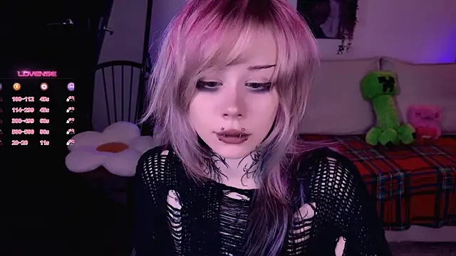 Snapshot of Lollyshy chatting on 28, 11, 2025 Lollyshy online show from 28, 11, 2025