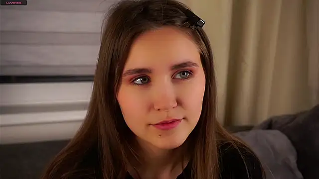 Snapshot of EthalFlowers chatting on 25, 11, 2025 EthalFlowers online show from 25, 11, 2025