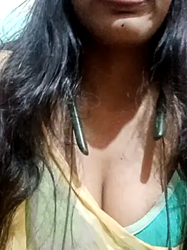 kaviyaponnu0987 online show from 5, 10, 2025