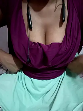 Snapshot of kaviyaponnu0987 chatting on 22, 3, 2026 kaviyaponnu0987 online show from 22, 3, 2026