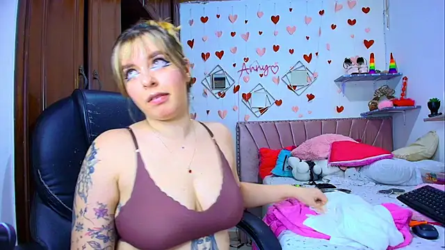 Anny Hurtado online show from 17, 11, 2025