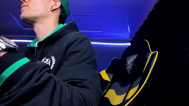 Snapshot of alexgiraldo__ chatting on 29, 9, 2025 alexgiraldo online show from 29, 9, 2025