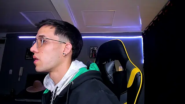 Snapshot of alexgiraldo__ chatting on 30, 9, 2025 alexgiraldo online show from 30, 9, 2025