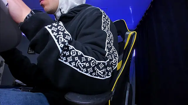 Snapshot of alexgiraldo__ chatting on 16, 10, 2025 alexgiraldo online show from 16, 10, 2025