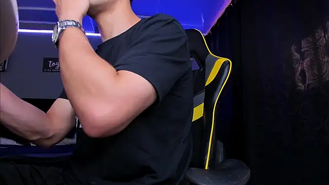 Snapshot of alexgiraldo__ chatting on 21, 10, 2025 alexgiraldo online show from 21, 10, 2025