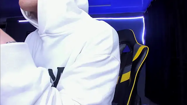 Snapshot of alexgiraldo__ chatting on 29, 10, 2025 alexgiraldo online show from 29, 10, 2025