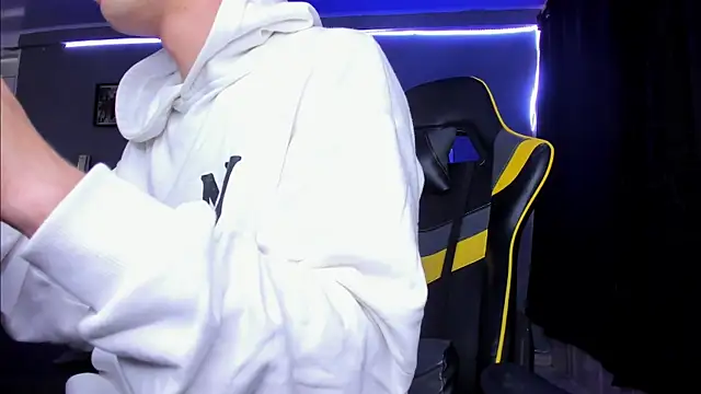 Snapshot of alexgiraldo__ chatting on 4, 11, 2025 alexgiraldo online show from 4, 11, 2025