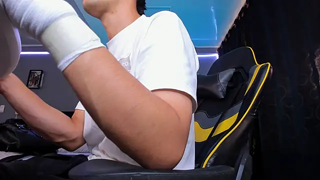 Snapshot of alexgiraldo__ chatting on 5, 12, 2025 alexgiraldo online show from 5, 12, 2025