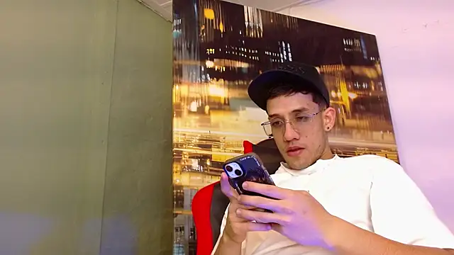 Snapshot of alexgiraldo__ chatting on 7, 4, 2026 alexgiraldo online show from 7, 4, 2026