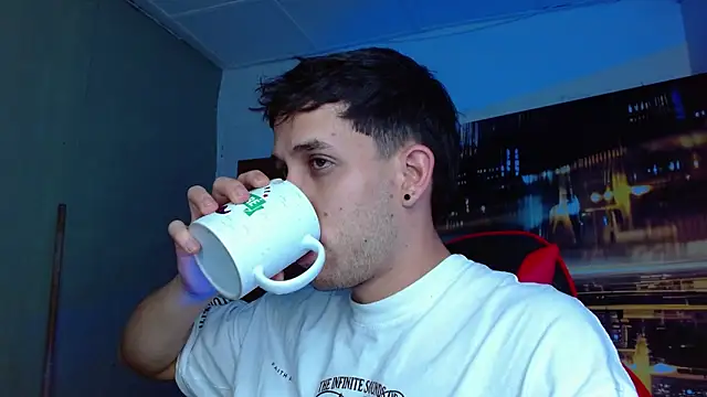 Snapshot of alexgiraldo__ chatting on 12, 4, 2026 alexgiraldo online show from 12, 4, 2026