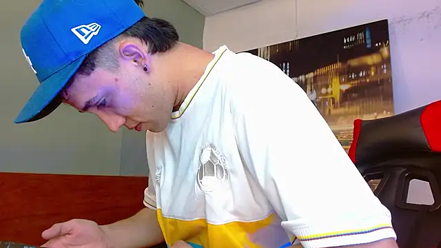 Snapshot of alexgiraldo__ chatting on 4, 7, 2026 alexgiraldo online show from 4, 7, 2026