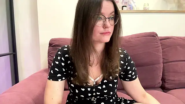 mia shine bright wow online show from 16, 9, 2025