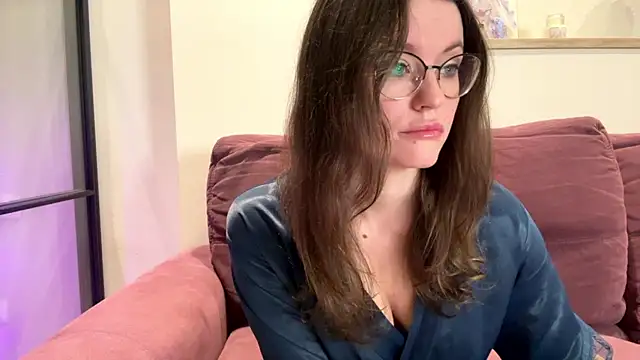 mia shine bright wow online show from 17, 9, 2025