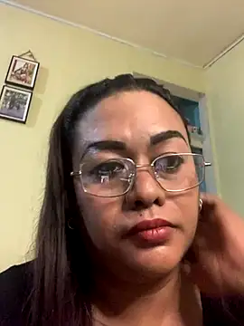 Snapshot of EmmaKantutera chatting on 12, 11, 2025 EmmaKantutera online show from 12, 11, 2025