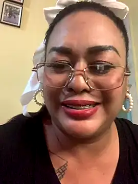 Snapshot of EmmaKantutera chatting on 13, 11, 2025 EmmaKantutera online show from 13, 11, 2025