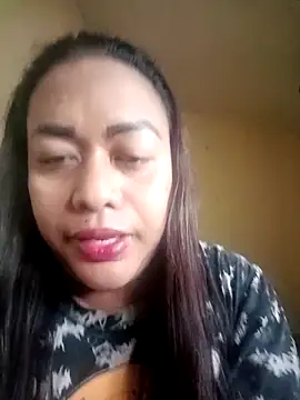 Snapshot of EmmaKantutera chatting on 5, 12, 2025 EmmaKantutera online show from 5, 12, 2025