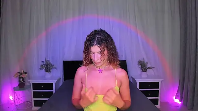 Evolet Bee online show from 19, 11, 2025