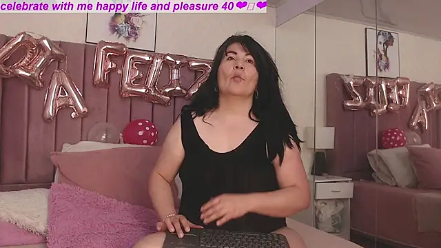 Snapshot of AriannaAdames chatting on 13, 7, 2026 AriannaAdames online show from 13, 7, 2026