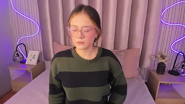 Snapshot of SamanthaPeachss chatting on 27, 10, 2025 SamanthaPeachss online show from 27, 10, 2025