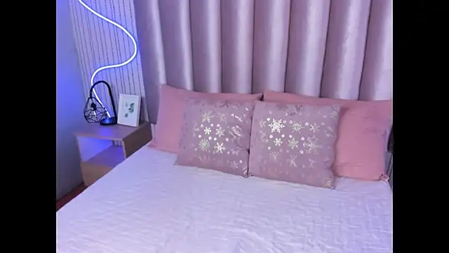 Snapshot of SamanthaPeachss chatting on 5, 11, 2025 SamanthaPeachss online show from 5, 11, 2025