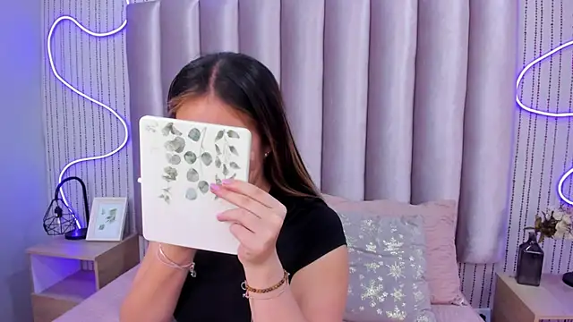 Snapshot of SamanthaPeachss chatting on 11, 11, 2025 SamanthaPeachss online show from 11, 11, 2025