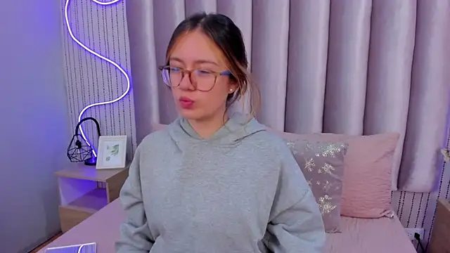 Snapshot of SamanthaPeachss chatting on 15, 11, 2025 SamanthaPeachss online show from 15, 11, 2025