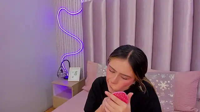 Snapshot of SamanthaPeachss chatting on 18, 11, 2025 SamanthaPeachss online show from 18, 11, 2025