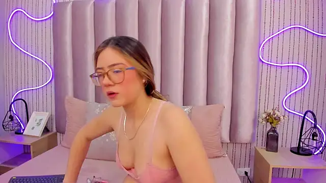 Snapshot of SamanthaPeachss chatting on 21, 11, 2025 SamanthaPeachss online show from 21, 11, 2025