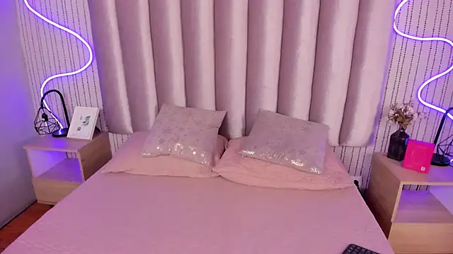 Snapshot of SamanthaPeachss chatting on 2, 12, 2025 SamanthaPeachss online show from 2, 12, 2025