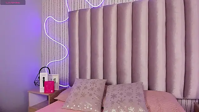 Snapshot of SamanthaPeachss chatting on 3, 2, 2026 SamanthaPeachss online show from 3, 2, 2026