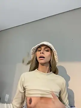 Snapshot of heloagreen_ chatting on 10, 9, 2025 heloagreen online show from 10, 9, 2025