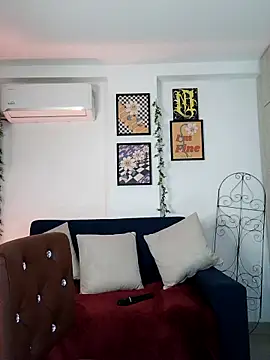 Snapshot of mishelkrave_ chatting on 9, 10, 2025 mishelkrave online show from 9, 10, 2025