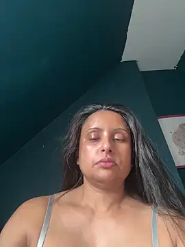 Snapshot of Angelaarayexx chatting on 12, 4, 2026 Angelaarayexx online show from 12, 4, 2026