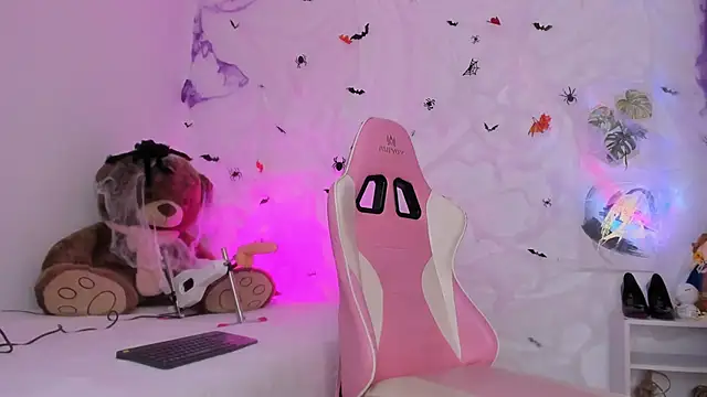 Snapshot of Nataly_evans18 chatting on 22, 10, 2025 Nataly evans18 online show from 22, 10, 2025