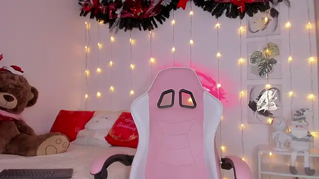 Snapshot of Nataly_evans18 chatting on 16, 12, 2025 Nataly evans18 online show from 16, 12, 2025