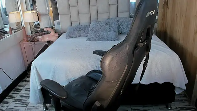 Snapshot of MaddyGray_ chatting on 19, 9, 2025 MaddyGray  online show from 19, 9, 2025