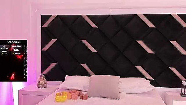 Snapshot of ValeskaZuev1 chatting on 22, 9, 2025 ValeskaZuev1 online show from 22, 9, 2025