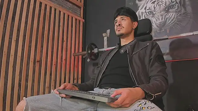 DimitriDeluxe online show from 5, 12, 2025