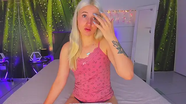 HollyTailors online show from 26, 9, 2025