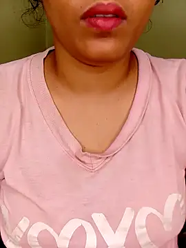 Snapshot of Rose-luckey chatting on 20, 4, 2026 Rose-luckey online show from 20, 4, 2026