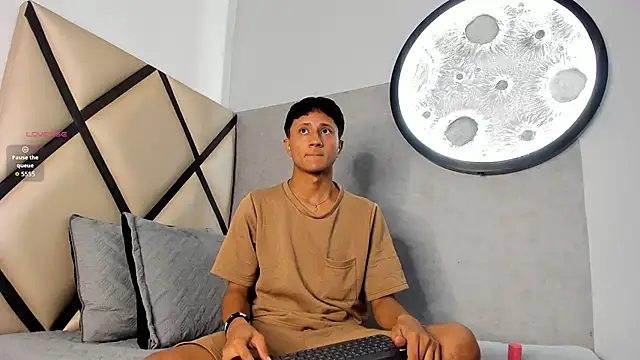 Snapshot of _Leohot_ chatting on 11, 9, 2025 Leohot online show from 11, 9, 2025