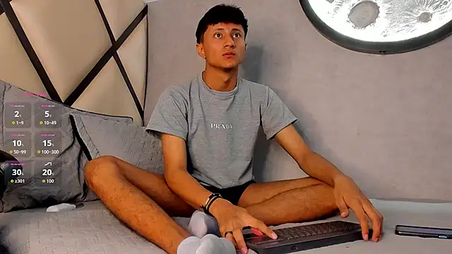 Snapshot of _Leohot_ chatting on 12, 9, 2025 Leohot online show from 12, 9, 2025