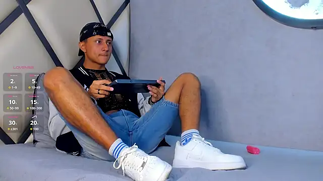 Snapshot of _Leohot_ chatting on 14, 9, 2025 Leohot online show from 14, 9, 2025